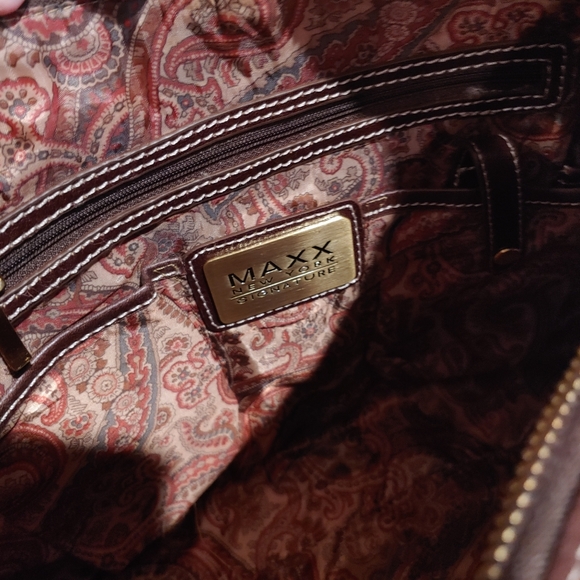 **LAST CHANCE** Maxx New York Brown Leather Suede Gold Studs Hobo Bag - Picture 7 of 8